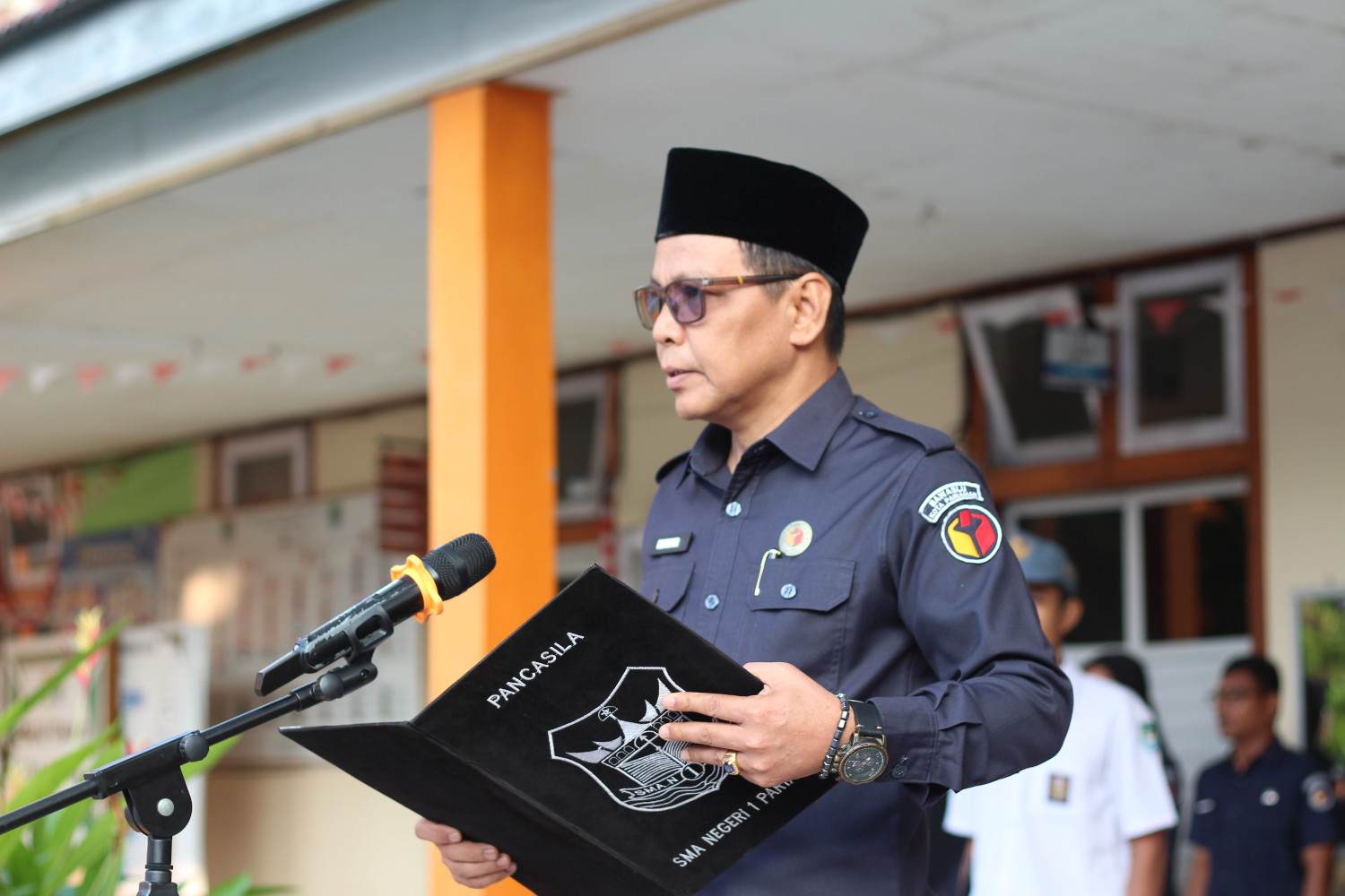 Riswan saat menjadi pambina upacara bendera SMA N 1 Pariaman, 21/09/26