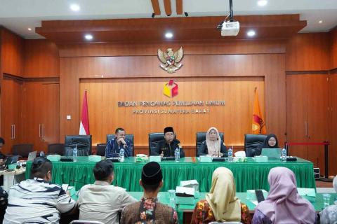 pengawasan pemutakhiran data partai politik berkelanjutan melalui SIPOL Bawaslu Provinsi Sumatera Barat, selasa 23/12/25