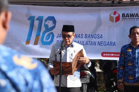 Ketua Bawaslu Kota Pariaman, Riswan dalam menyampaikan amanatnya pada upacara bendera peringatan hari kebangkitan nasional tahun 2026, 20/05/2026