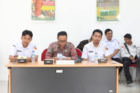 Ketua Bawaslu Kota Pariaman, Riswan dalam presentasi Monev KIP, 14/10/26