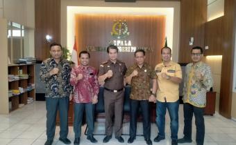 Bawaslu Kota Pariaman bersama TIM (Ketua dan Anggota serta Koordinator Sekretariat) melakukan koordinasi bersama Kajari dan Kapolres Pariaman, terkait dengan pelaksanaan pengawasan tahapan Pemilu dan Pilkada serentak tahun 2024