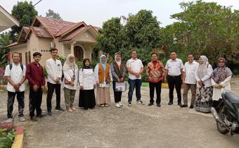 Foto pimpinan Bawaslu Provinsi dan Bawaslu Kota Pariaman saat setelah melaksanakan monitoring pengawasan coklit