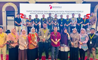 Foto Rapat Integrasi dan verifikasi data pengawas pemilu adhoc untuk pemilihan tahun 2024 gelombang 1