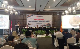 Foto saat Pimpinan Bawaslu Provinsi Sumatera Barat, Vifner saat memberikan sambutan dalam kegiatan Rapat Evaluasi Penyelesaian Sengketa proses Pemilu 2024
