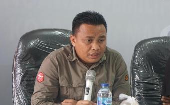 Ulil Amri, Kordiv HPPH Bawaslu Kota Pariaman saat memberikan kata sambutan di acara Konferensi Pers.