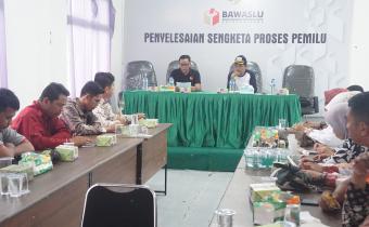 foto rapat persiapan rekapitulasi PSU tigkat kecamatan
