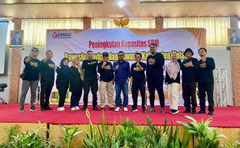 Foto pimpinan dan jajaran sekretariat bawaslu kota pariaman dalam kegiatan peningkatan kapasitas SDM bawaslu
