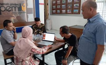 Foto pengawasan bawaslu kota pariaman terhadap perbaikan persyaratan calon walikota dan wakil walikota pariaman