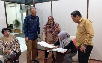 Foto Ketua Bawaslu Kota Pariaman saat mengawasi Verifikasi Faktual Dokumen Calon Kepala Daerah yang dilakukan oleh KPU