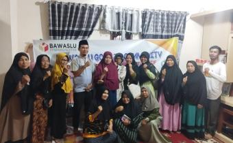 Foto anggota panwascam pariaman utara bersama komunitas yasinan nurul bahri