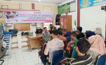 Foto ketua panwascam pariaman selatan sedang melakukan sosialisasi pengawasan partisipatif bersama komunitas digital