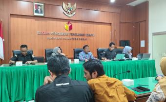 Foto Kordiv P2H Bawaslu Provinsi Sumatera Barat saat memberikan arahan terkait DPTb dan DPK