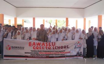 Bawaslu goes to school di SMA N 6 Pariaman