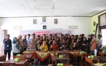 Bawaslu goes to school di MAS YDSI Kota Pariaman
