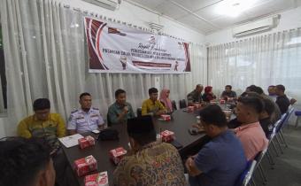 Foto rapat koordinasi KPU, Bawaslu bersama tim gabungan terkait Penertiban APK