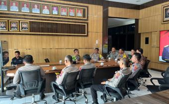 Foto Satuan Wilayah (Satwil) dalam PAM Pungut dan Hitung Suara pada Pilkada Serentak tahun 2024 melakukan Rapat melalui sarana Video Conference (Vidcon)