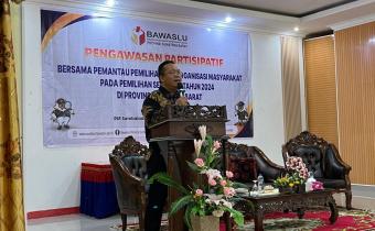 Foto sambutan dari Ketua Bawaslu Provinsi Sumatera Barat dalam kegiatan pengawasan partisipatif bersama pemantau pemilihan dan ormas pada pemilihan serentak tahun 2024 di Aula RM. Sambalado Kota Pariaman, 07/01/25