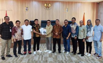 Foto penyampaian Laporan Pengawasan Tahapan Pemilu dan Pemilihan tahun 2024, 28 Februari 2025.
