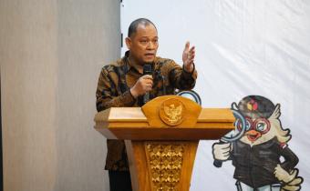 Anggota Bawaslu Totok Hariyono saat memberikan sambutan dalam kegiatan Rapat Evaluasi Penyelesaian Sengketa Pemilihan 2024 di Jawa Timur, Jumat (14/2/2025)