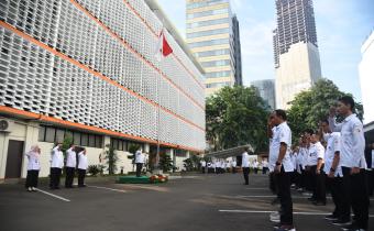 Bawaslu melaksanakan apel dalam rangka merayakan HUT ke-17 Bawaslu