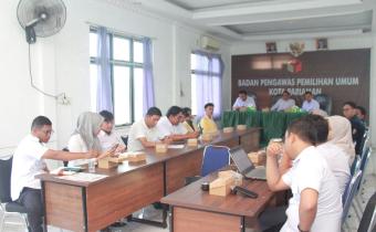 Rapat Koordinasi Pengelolaan dan Pelayanan Data dan Informasi Publik di Ruang Rapat Bawaalu Kota Pariaman pada rabu, 18/06/25.