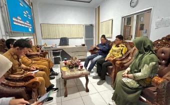 Bawaslu dan KPU melaksanakan koordinasi intensif dengan Dinas Kependudukan dan Pencatatan Sipil (Disdukcapil) Kota Pariaman, 23/06/24