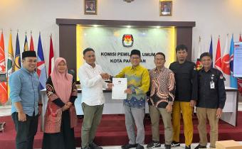 Serah terima berita acara Rapat Pleno Pemutakhiran Data Pemilih Berkelanjutan triwulan II, 2 Juli 2025