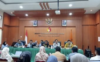 Anggota Bawaslu Provinsi Sumatera Barat, Muhammad Khadafi sedang memberikan sambutan saat kegiatan Penguatan Kelembagaan, 04/09/25