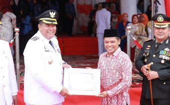 Pemerintah Kota Pariaman memberikan penghargaan atas kinerja Bawaslu dan KPU Kota Pariaman dalam mensukseskan Pemilihan Serentak tahun 2024, 17/058/25