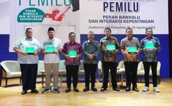 Anggota Bawaslu Puadi saat peluncuran Buku Dinamika Pengawasan Pemilu: Peran Bawaslu dan Interaksi Kepentingan di Perpustakaan Nasional, Sabtu (30/8/2025).