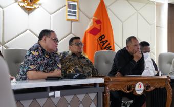 Ketua Bawaslu Rahmat Bagja bersama Anggota Bawaslu Totok Hariyono dan Herwyn JH Malonda saat menghadiri sidang sengketa hasil pemungutan suara ulang secara daring di Kantor Bawaslu, Jakarta pada Rabu (10/9/2025)/Foto: Publikasi dan Pemberitaaan Bawaslu