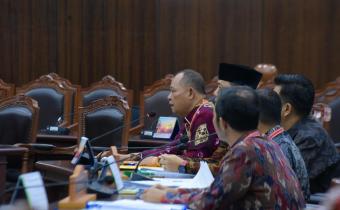 Anggota Bawaslu Totok Hariyono sidang lanjutan Perselisihan Hasil Pemilihan Umum Bupati dan Wakil Bupati Bangka (PHPU Bupati Bangka) Tahun 2024 di Mahkamah Konstitusi (MK), Selasa (23/9/2025).