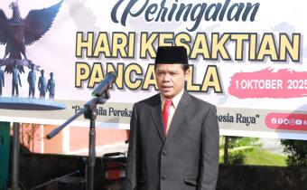 Elmahmudi, Kordiv PPPS Bawaslu Kota Pariaman sedang memberikan amanat saat upacara peringatan hari kesaktian pancasila, 01/10/25