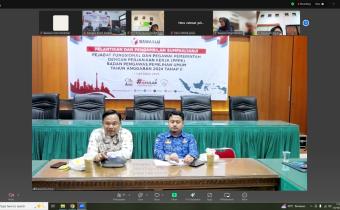 Khadafi (kiri) dan Fahdlul Hanif sedang melakukan rapat koordinasi terkait persiapan rapat pleno PDPB, 01/10/25