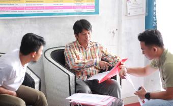 Foto saat KPU dan Bawaslu Kota Pariaman sedang berkoordinasi persiapan Verfak KI Sumbar, 24/10/25