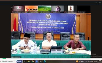 Zoom meeting Bawaslu Provinsi Sumatera Barat bersama Bawaslu Kabupaten/Kota dalam Rapat penyuysunan laporan penguatan kelembagaan, 24/10/25