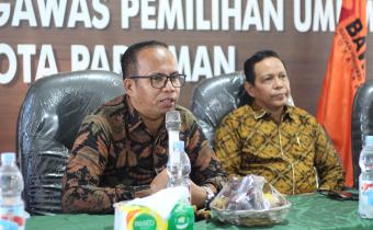 Sambutan dan arahan Vifner, Anggota Bawaslu Provinsi Sumatera Barat dalam kegiatan Rapat Proses Penegakkan Hukum di Bawaslu Pariaman, kamis, 04/12/25