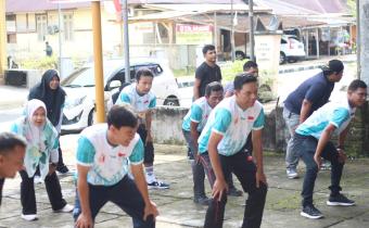 Jumat Sehati Bawaslu Kota Pariaman dengan melaksanakan senam sehat, 06/02/2026