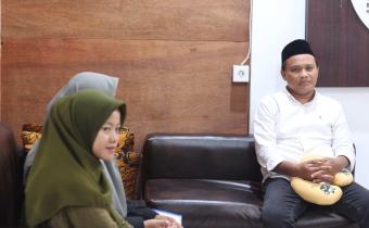 Pimpinan Bawaslu Kota Pariaman, Ulil Amri menyambut kunjungan PMII pada rabu, 15/04/2026.
