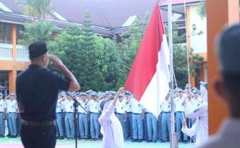 Koordinator HPPH Bawaslu Kota Pariaman Menjadi Pembina upacara SMA N 1 Pariaman, senin 20/04/26