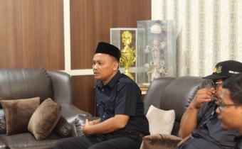Ulil Amri saat bersilaturahmi bersama Kepala SMA N 1 Pariaman, senin 20/04/2026