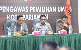 Sambutan Ketua Bawaslu Kota Pariaman, Riswan, dalam kegiatan DIskusi Selaras, selasa 21/04/2026