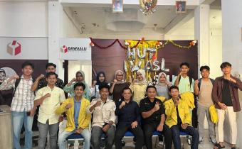 Foto bersama Bawaslu Kota Pariaman dengan UKM UNISBAR, 18/05/2026