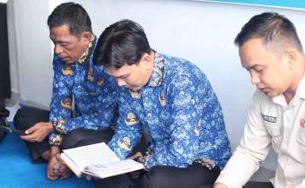Tadarusan Jajaran staf sekretariat Bawaslu Kota Pariaman, 25/06/2026