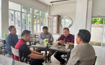 Konsolidasi dan Sosialisasi Kompetisi debat Bawaslu pariaman bersama Dekan Hukum Unisbar Pariaman, jumat 03/07/2026