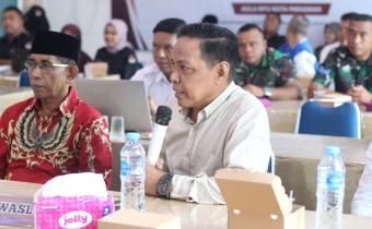 Riswan Ketua Bawaslu Kota p[ariaman menyampaikan arahan dalam Pleno PDPB Triwulan II, 01/07/26