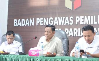Pimpinan Bawaslu Pariaman sedang memberikan arahan saat kegiatan Selaras, 01/07/26