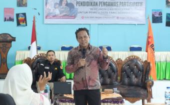 Ketua Bawaslu Kota Pariaman, Riswan dalam penyampaian materi kepada peserta P2P, 25/07/26