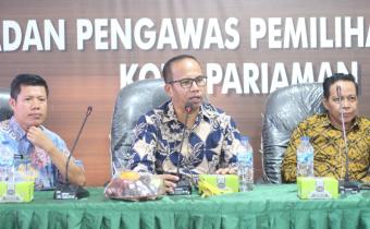 Anggota Bawaslu Provinsi SUmatera Barat, Vifner saat memberikan sambutan dalam kegiatan Penandatanganan Mou Bawaslu Pariaman dengan DInas Kominfo, Pemerintah Desa dan SMA, 23/07/26