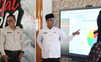 Kehadiran Ketua Bawaslu Kota Pariaman, Riswan dalam penghitungan suara pemilihan calon ketua dan wakil ketua OSIS SMKN 2 Pariaman, 16/09/26
